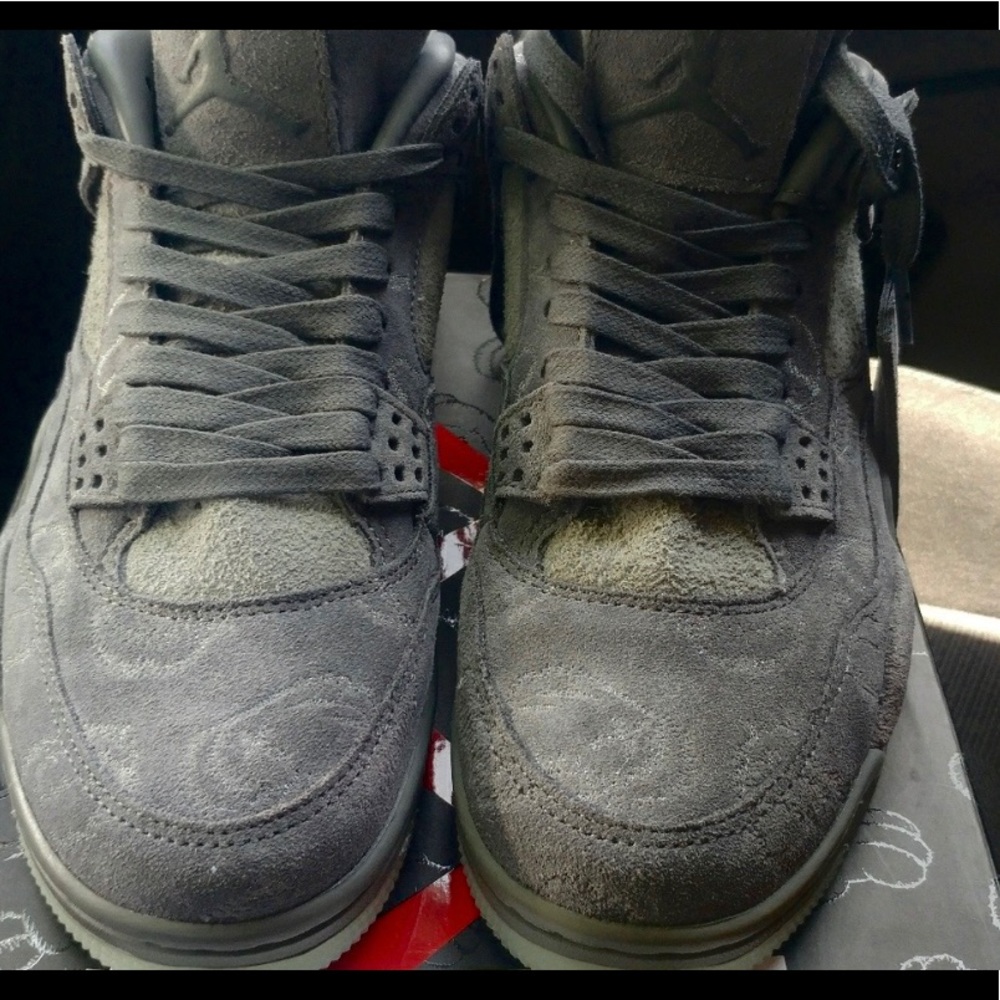 Kaws Retro Jordan 4